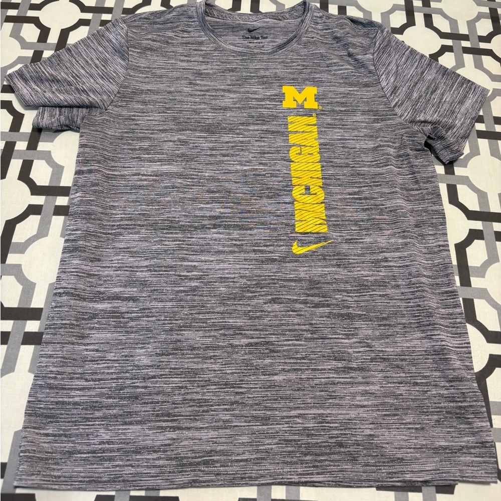 Nike Women’s Heathered Gray Tee with University of Michigan Logo